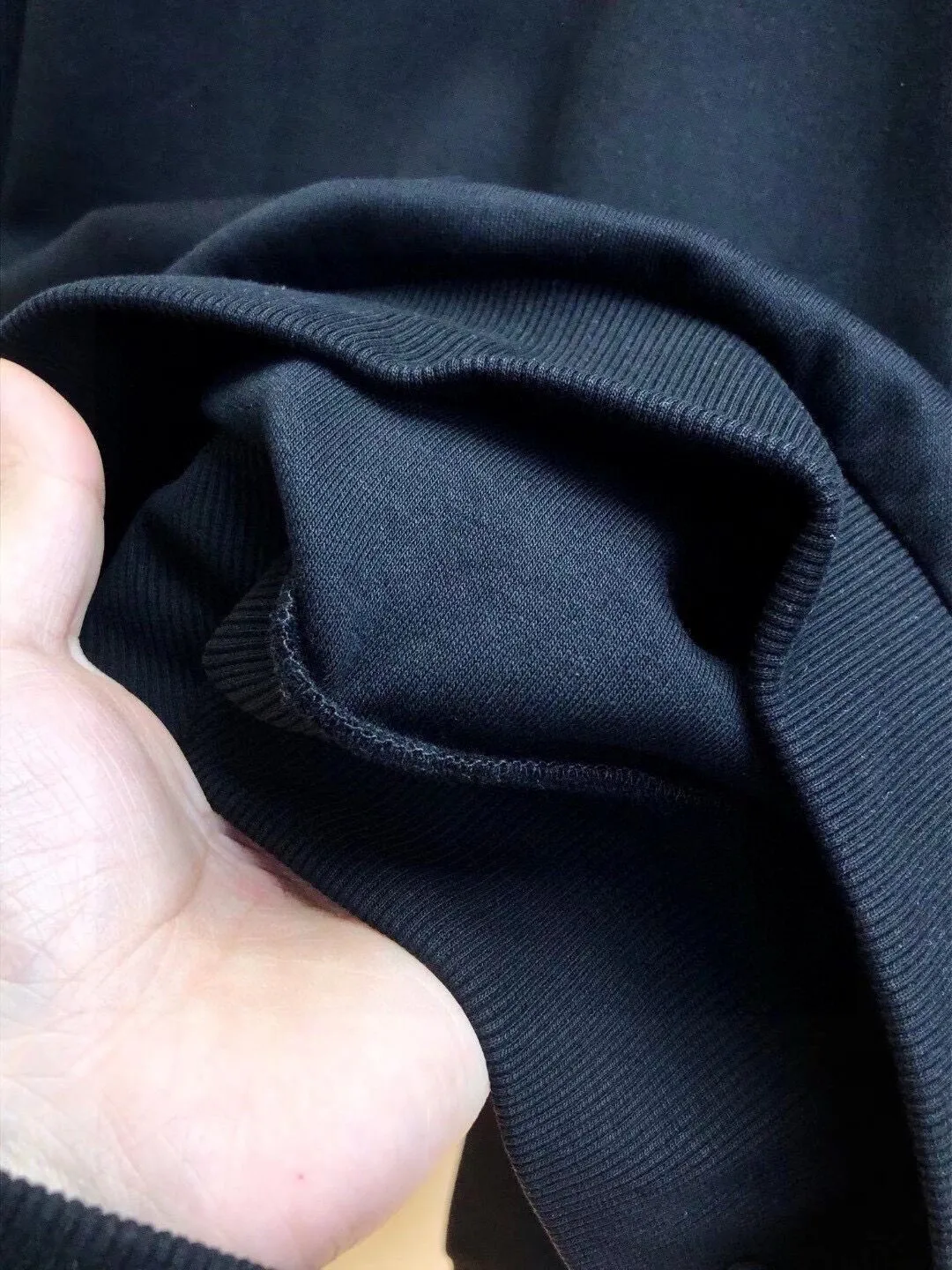 🅿️380 [LV Louis Vuitton] (Fat Man Gospel) hot-selling suit is coming. Focus on the original version of the official website. 2025 new hot-selling sweatshirt suit. The original order is hard to buy🇭🇰. It is the meticulous work of top designers for a fitting and perfect upper body effect. All-natural high-quality Roman cotton 100%, close-fitting comfort, noble and elegant! Original hardware embodies elegance and nobility! Counter size: M-5XL (maximum wear up to 220 pounds)